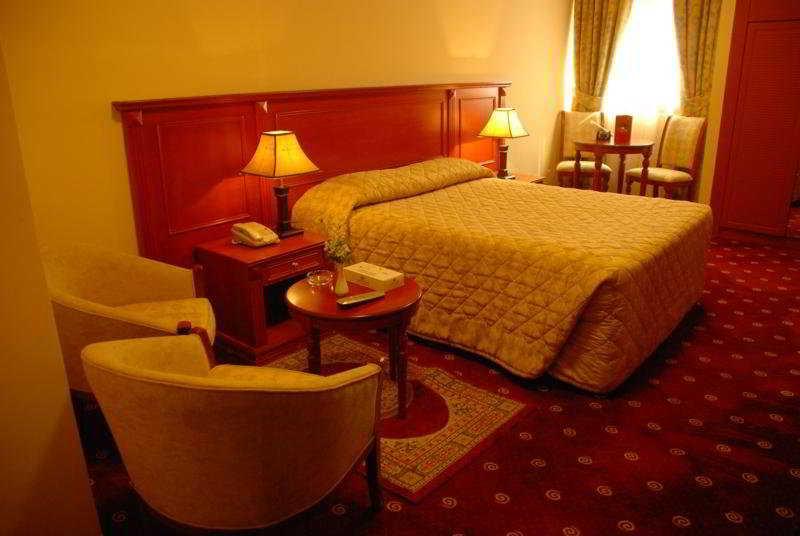 London Crown 2 Hotel Apartments Dubai Bagian luar foto