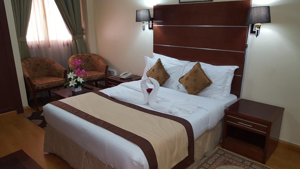 London Crown 2 Hotel Apartments Dubai Bagian luar foto